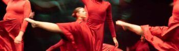 Cartel del VIII Encuentro de Danza en Montijo, con dos bailarines en escena iluminados y los datos principales: fecha, lugar, escuelas participantes y precio de entrada.