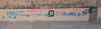 Pintadas en la fachada de la Iglesia de San Pedro Apóstol en Montijo (fuente: Ayuntamiento de Montijo).
